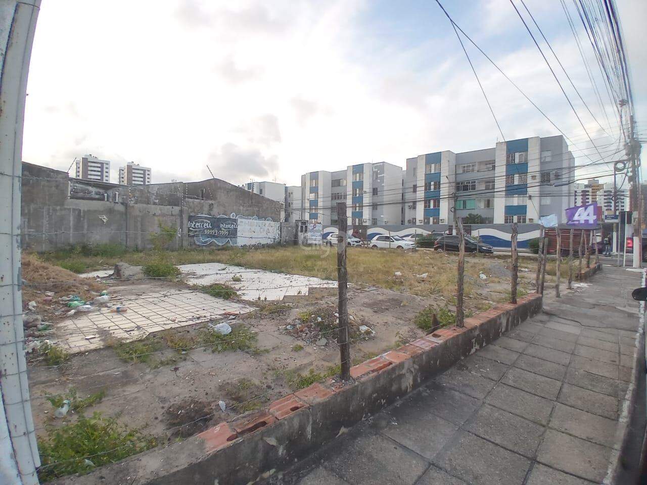 Lote / Terreno de Bairro para alugar — Grageru, 300 m² — foto 2