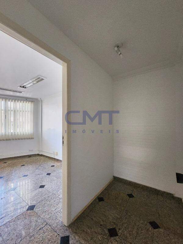 Sala à venda no Carmo: 