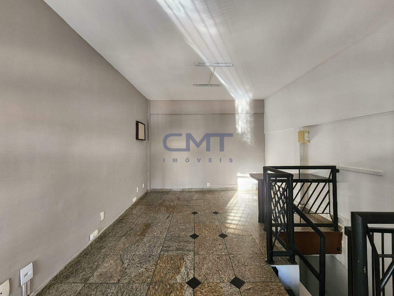 Sala à venda no Carmo: 