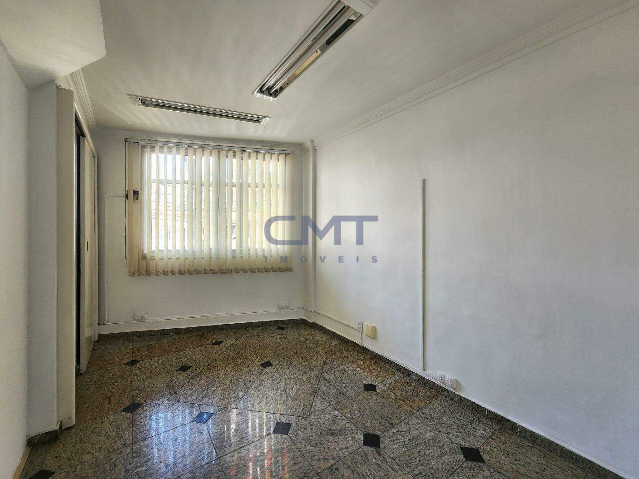 Sala à venda no Carmo: 