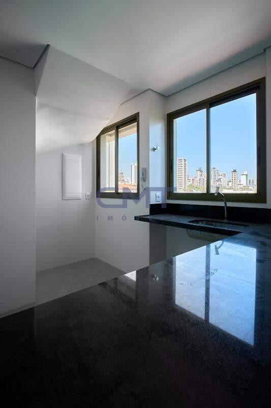 Cobertura à venda no Carmo: 