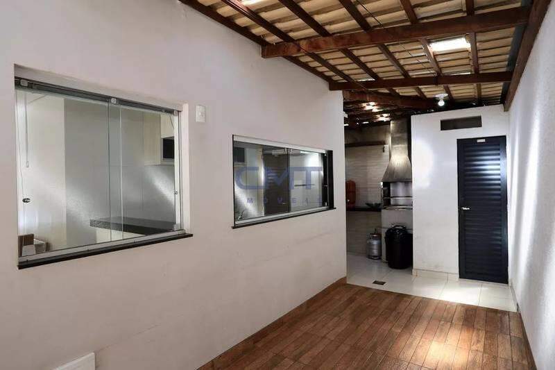 Casa, 3 quartos, 217 m² - Foto 1