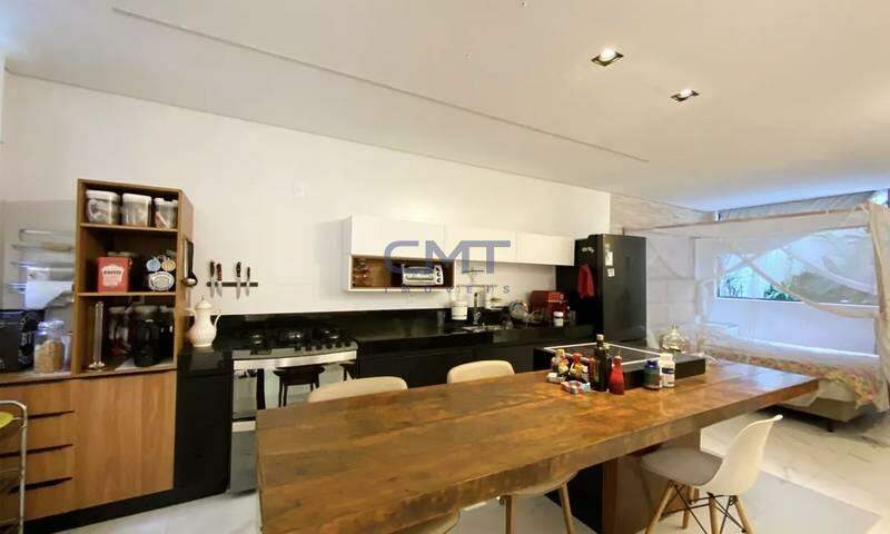 Casa à venda no Lourdes: 