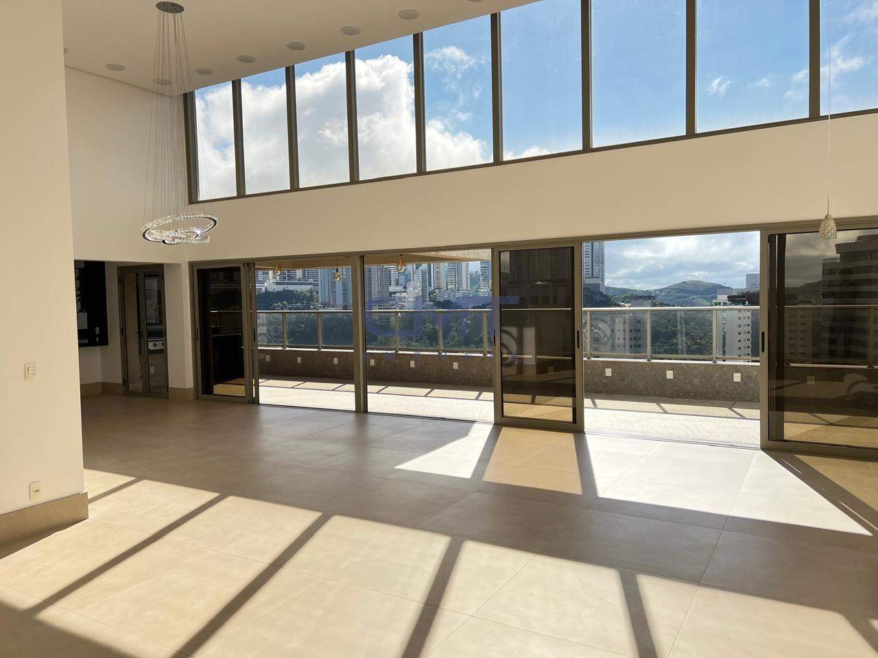 Cobertura à venda no Vale do Sereno: 