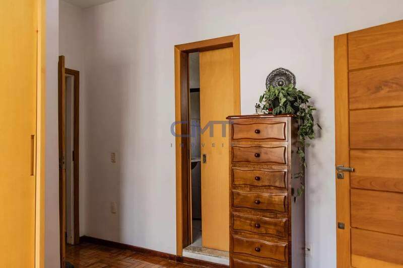 Apartamento à venda no Coração de Jesus: 