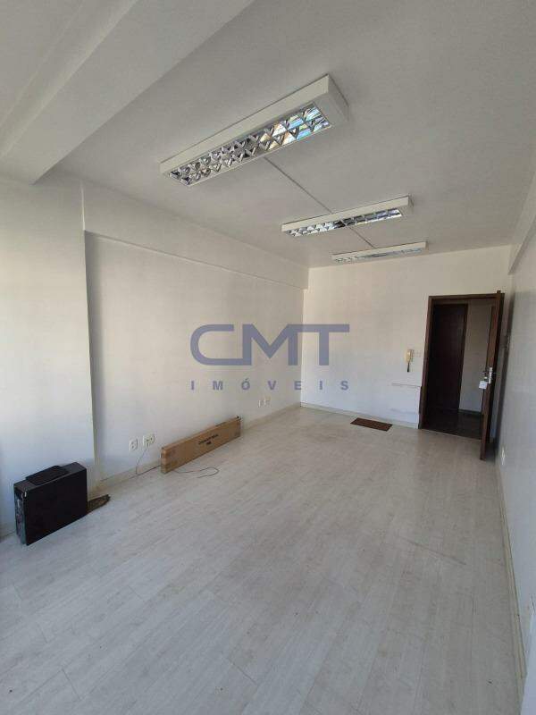Sala à venda no Carmo: 