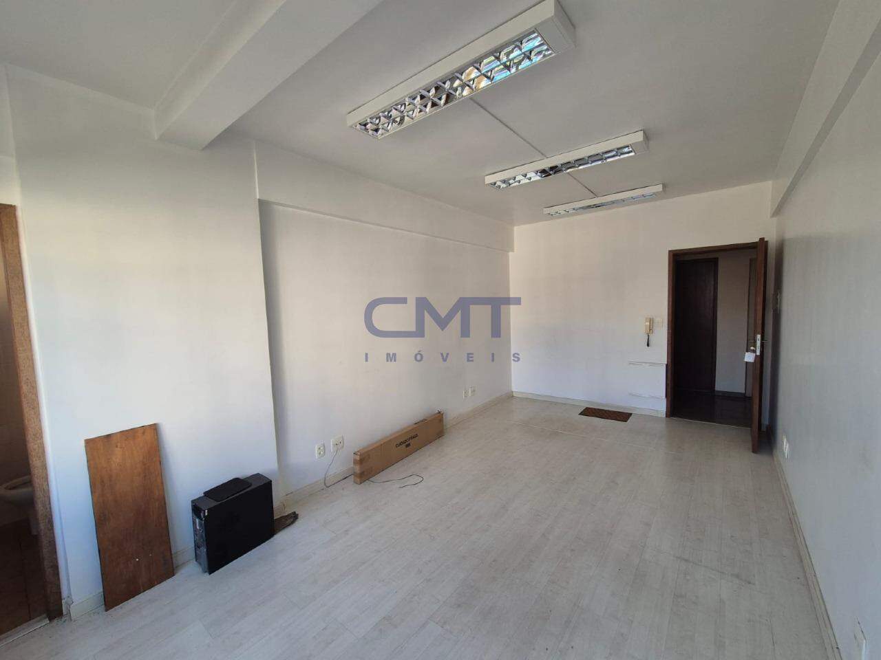 Sala à venda no Carmo: 
