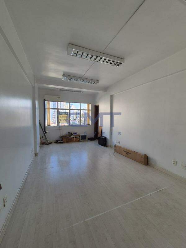 Sala à venda no Carmo: 