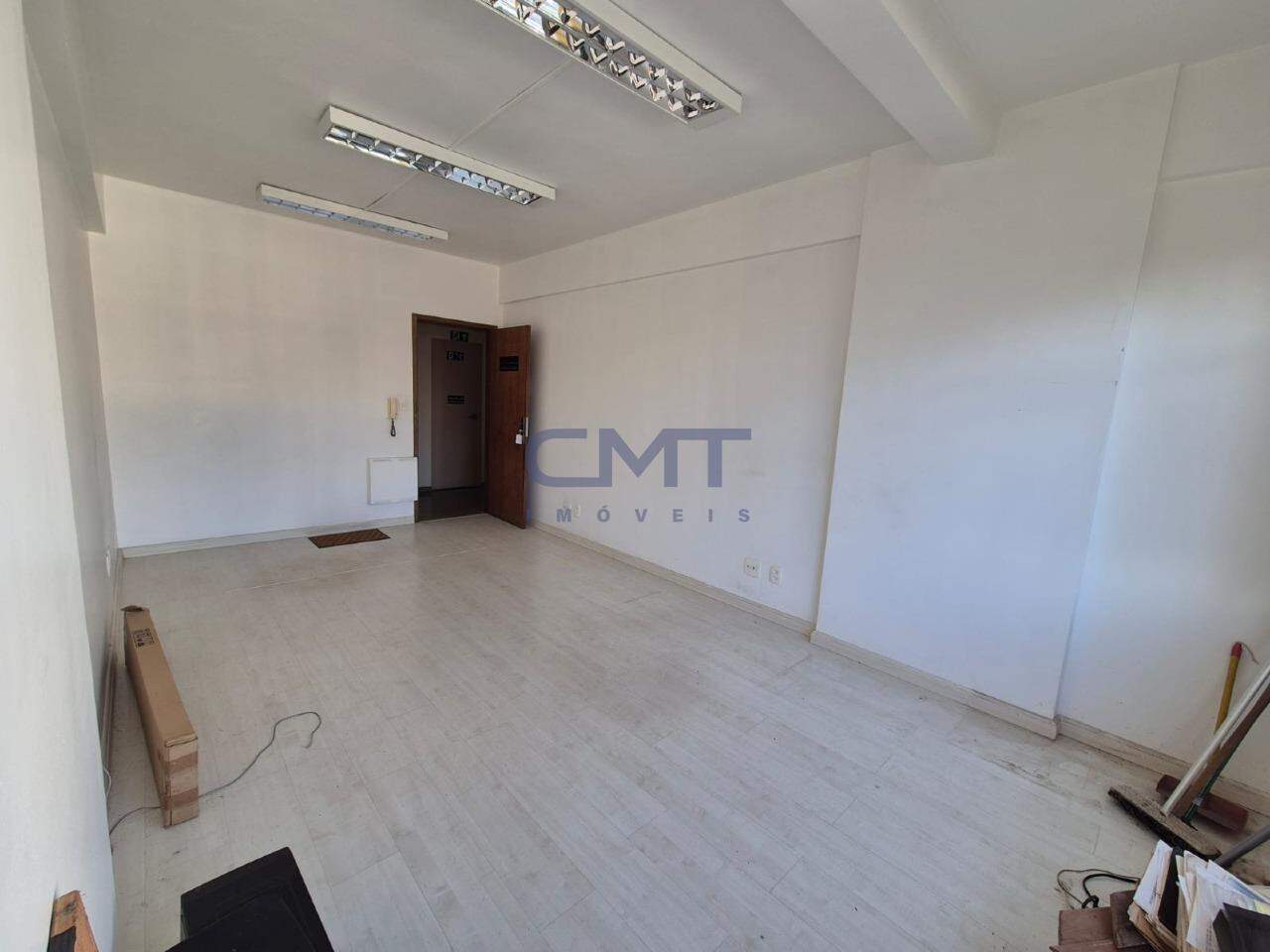 Sala à venda no Carmo: 