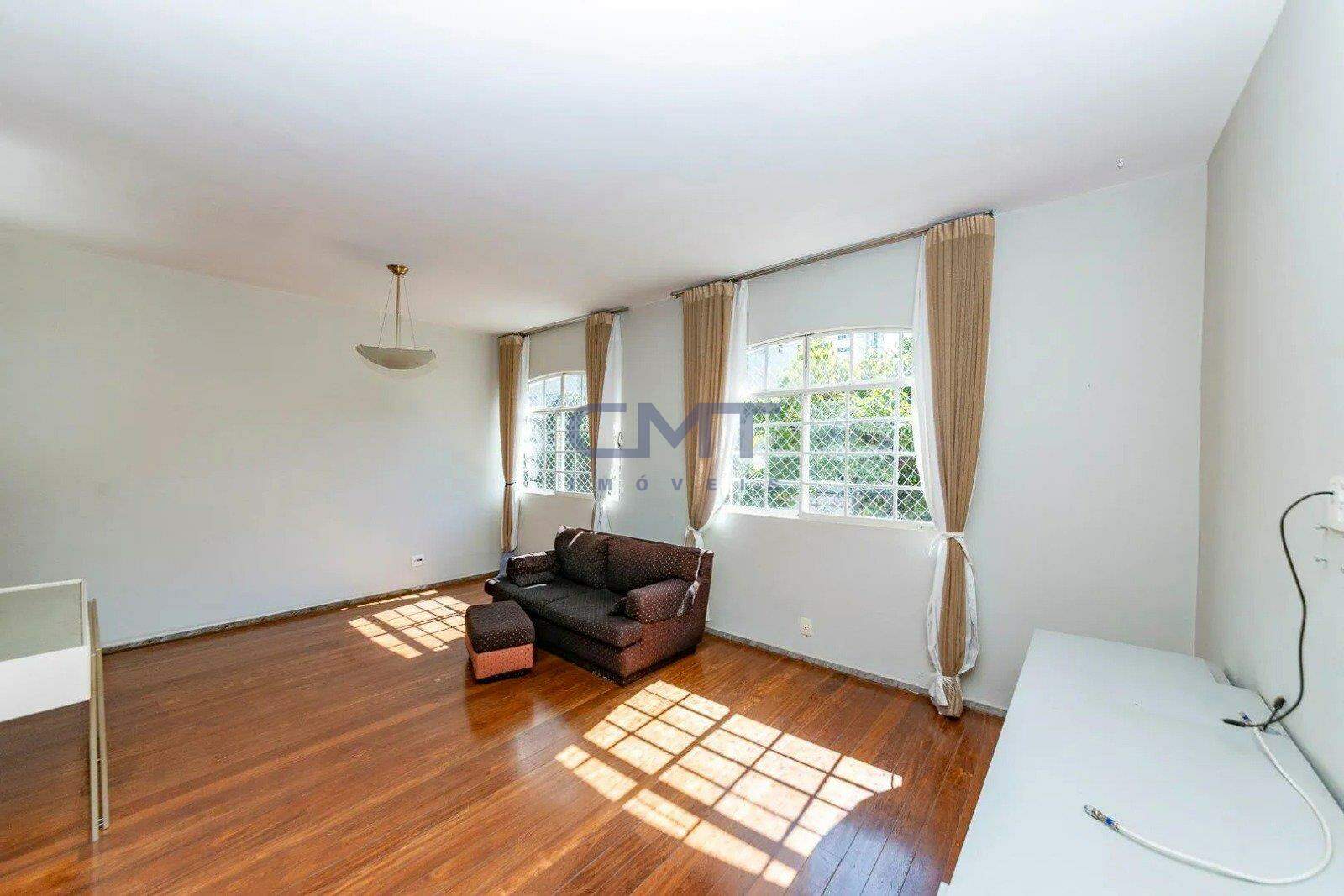 Apartamento à venda no Coração de Jesus: 