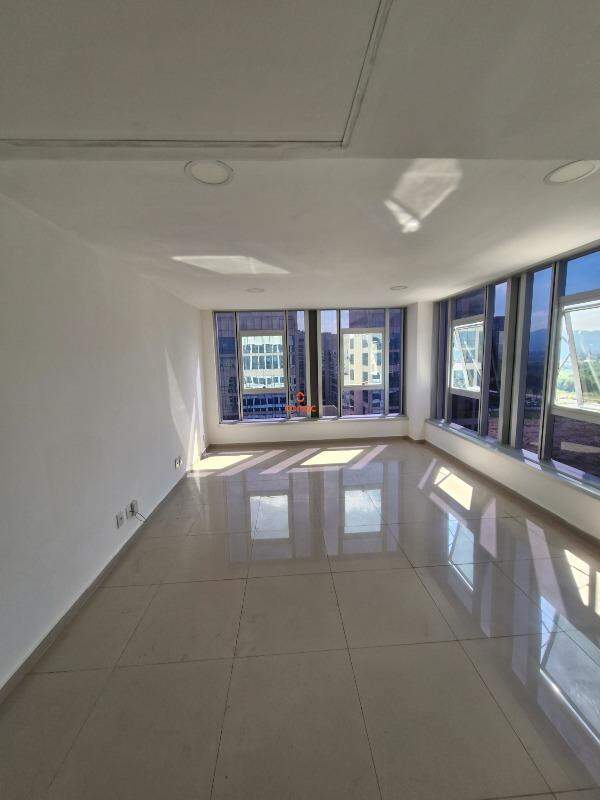 Sala para aluguel no Barra Olímpica: 
