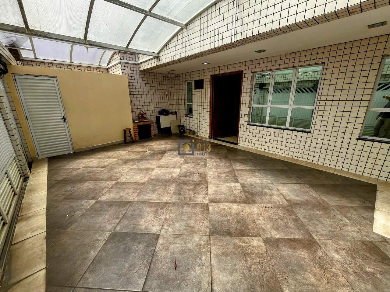 Casa à venda no Embaré: 