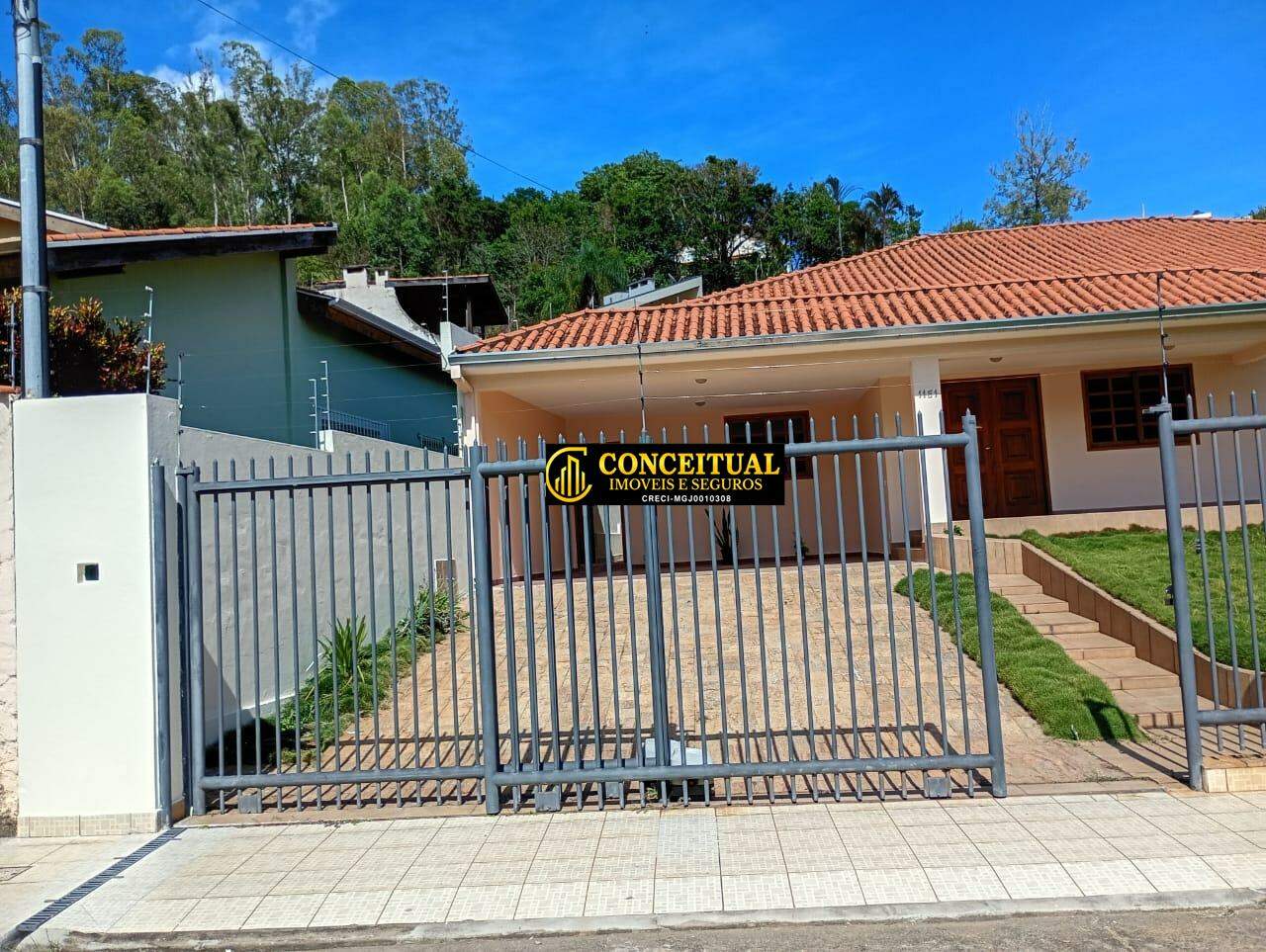 Casa à venda no Pinheirinho: 