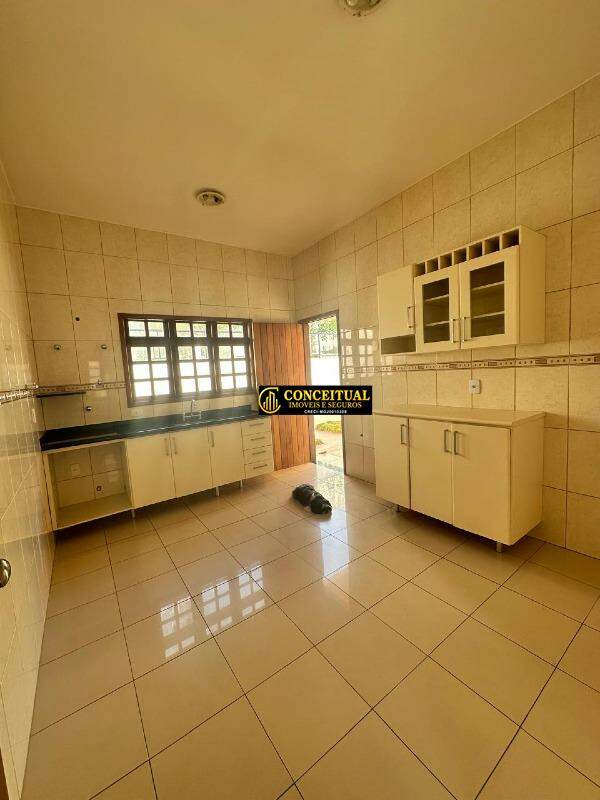 Casa à venda no Pinheirinho: 