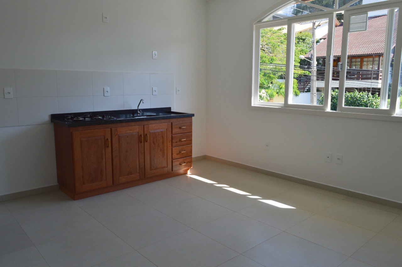 Apartamento para aluguel no Carvoeira: 