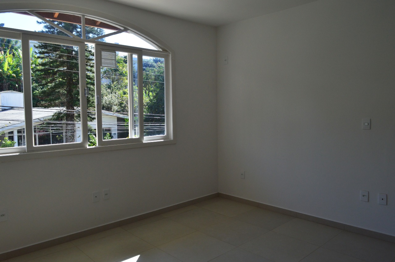 Apartamento para aluguel no Carvoeira: 