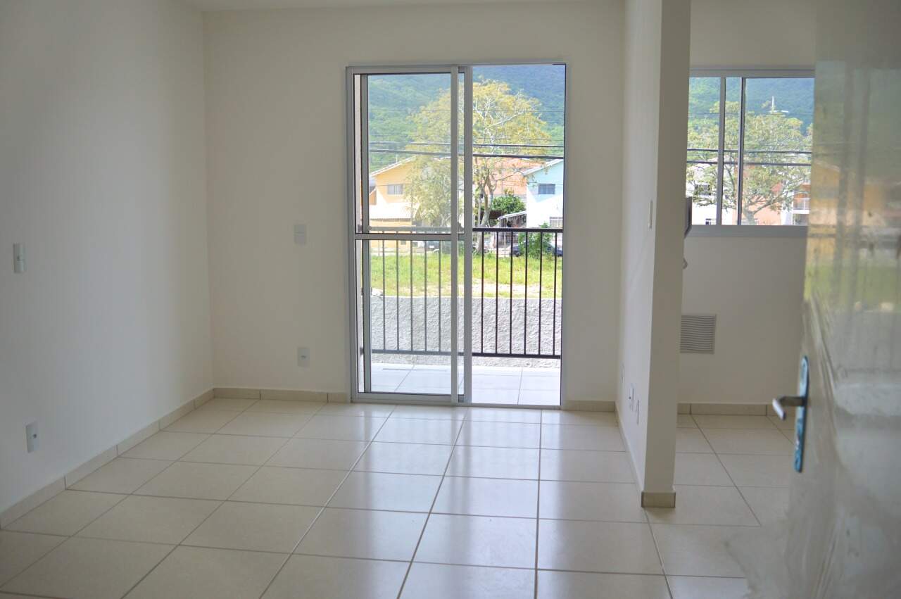 Apartamento para aluguel no Vargem do Bom Jesus: 