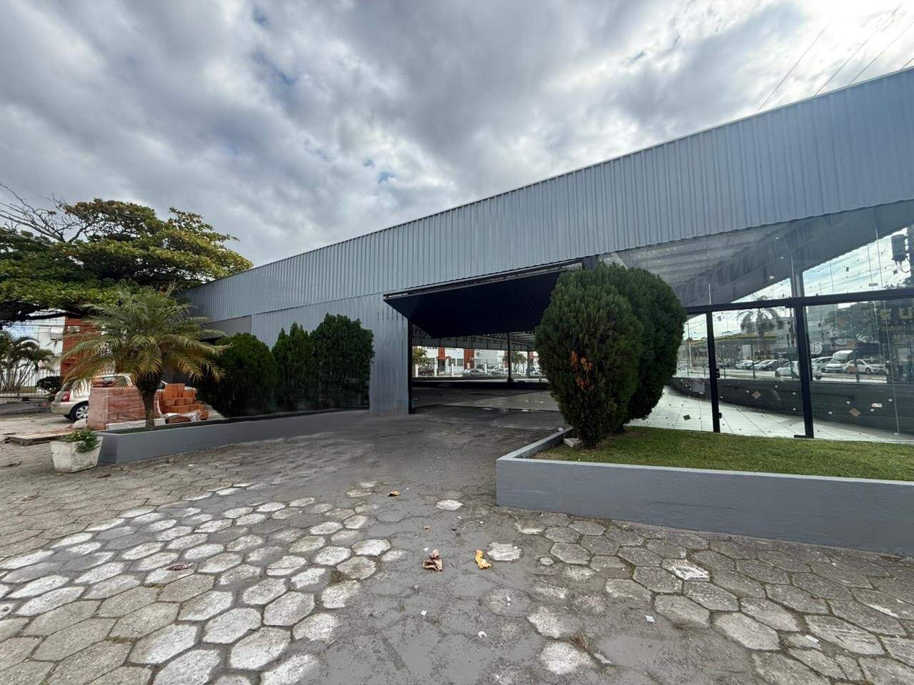 Galpão para aluguel no Capoeiras: 