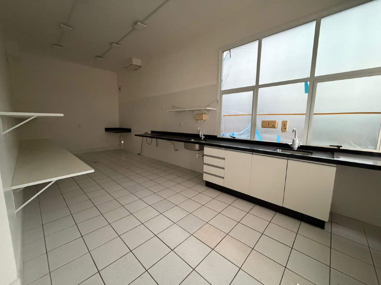Sala para aluguel no Pedra Branca: 