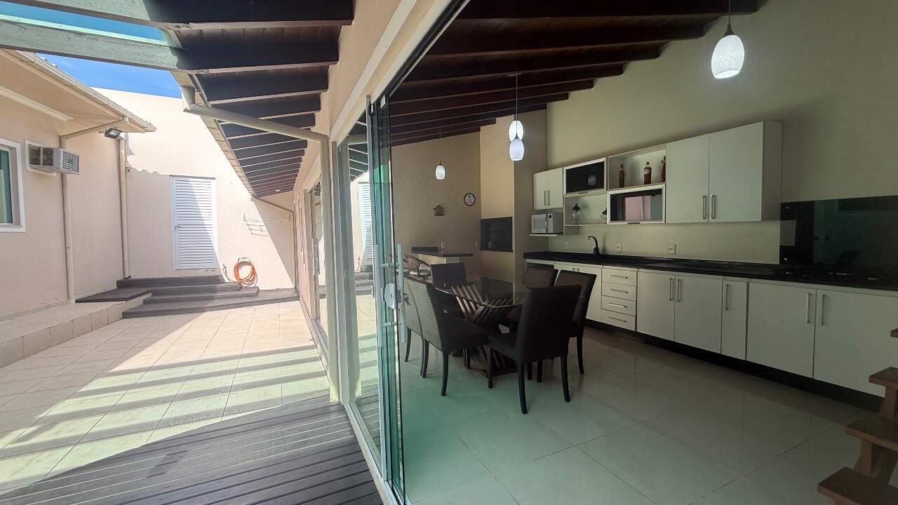 Casa para aluguel no Costeira do Pirajubaé: 