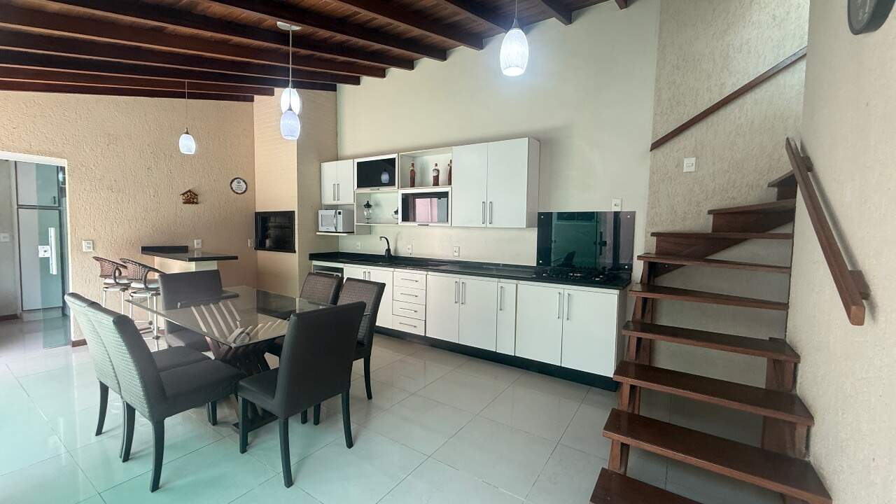 Casa para aluguel no Costeira do Pirajubaé: 