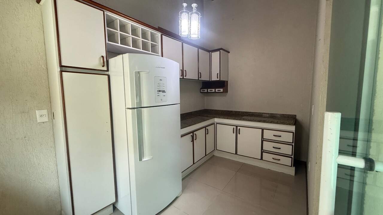 Casa para aluguel no Costeira do Pirajubaé: 