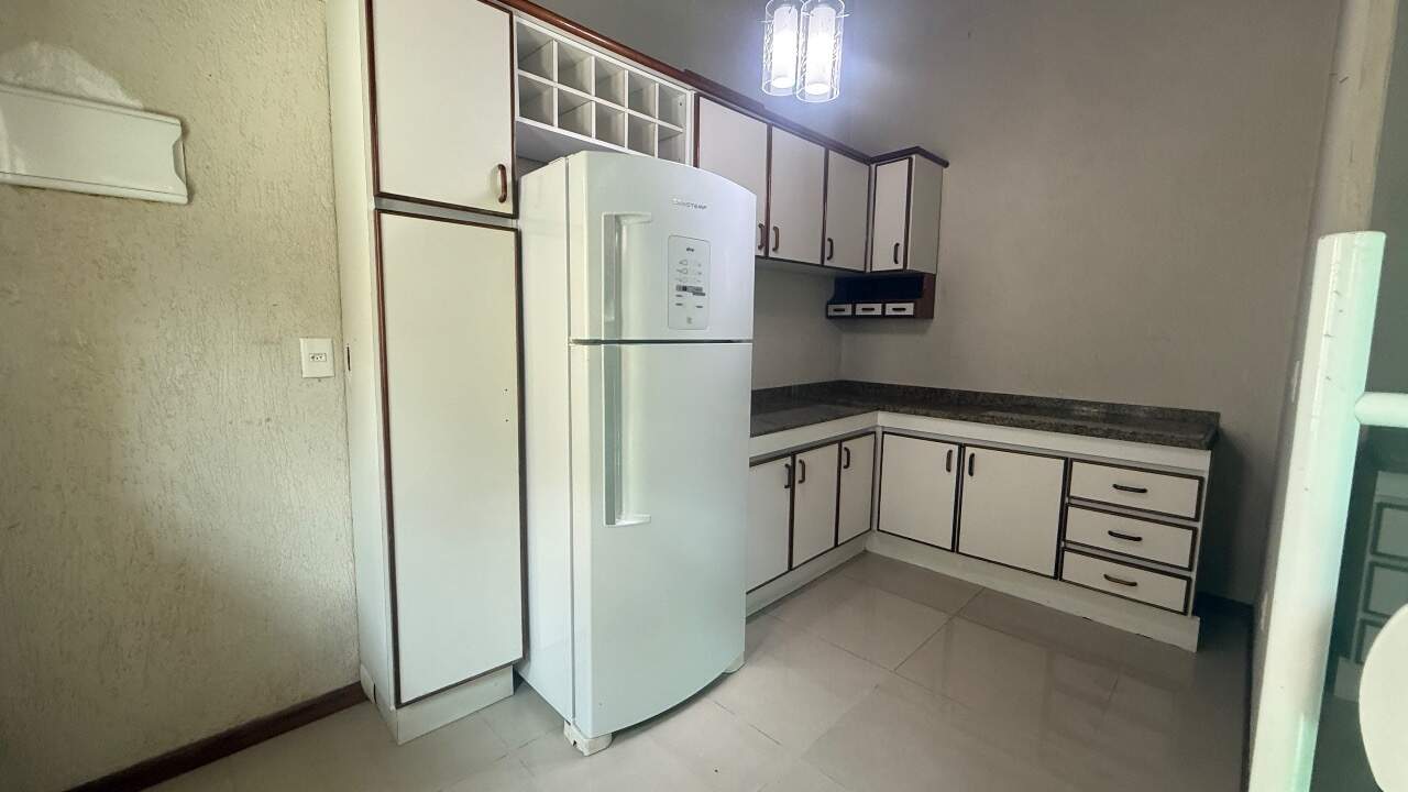 Casa para aluguel no Costeira do Pirajubaé: 