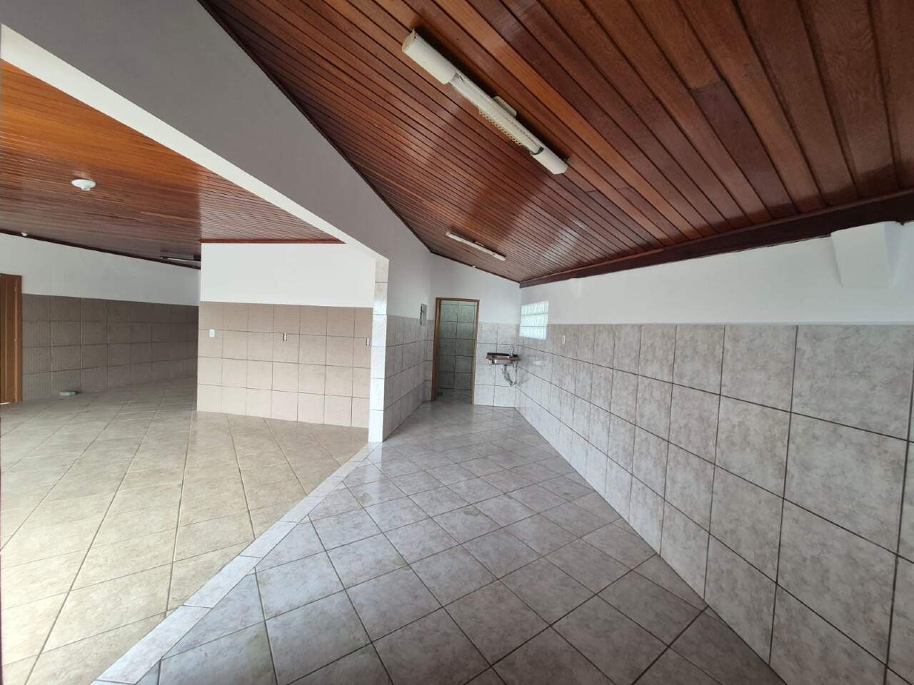 Loja para aluguel no Ribeirão da Ilha: 