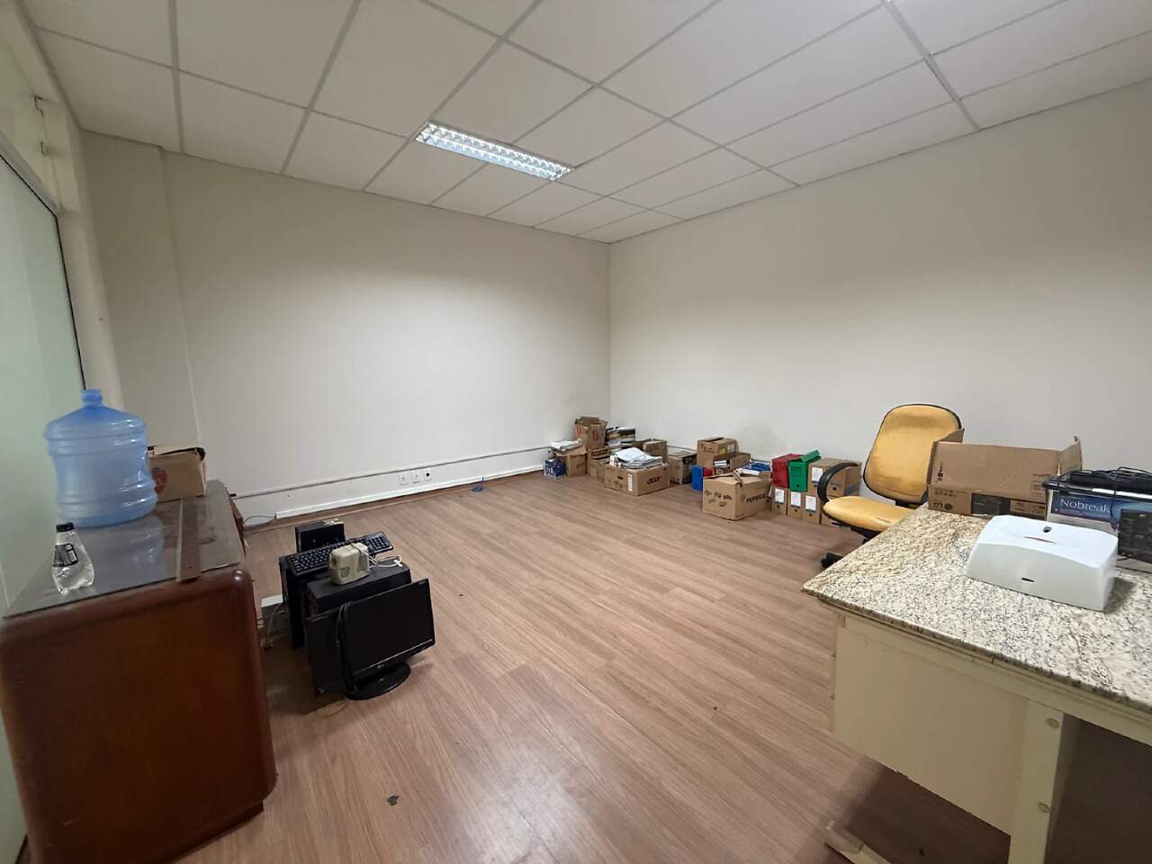 Sala para aluguel no Pedra Branca: 