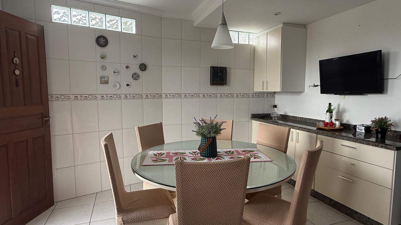 Casa para aluguel no Costeira do Pirajubaé: 