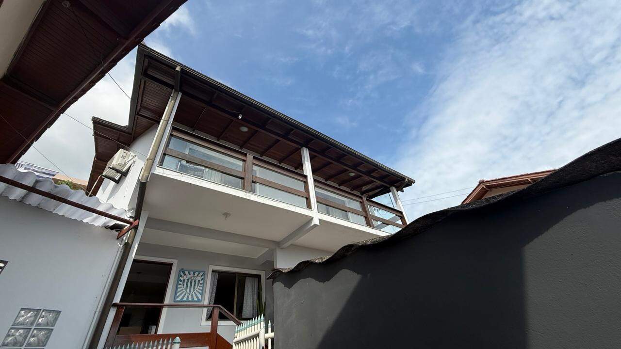Casa para aluguel no Costeira do Pirajubaé: 