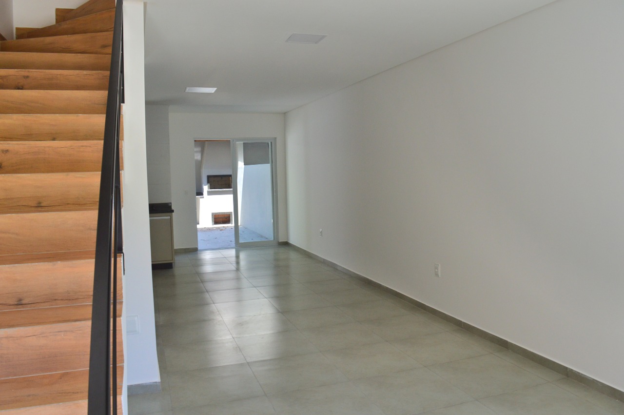 Casa para aluguel no Ribeirão da Ilha: 