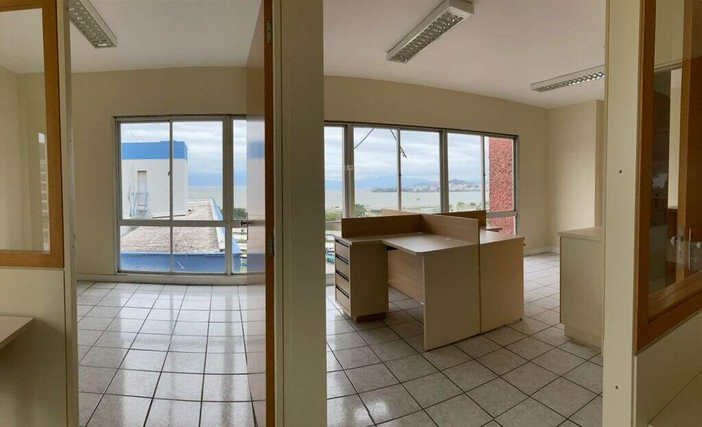 Sala para aluguel no Centro: 