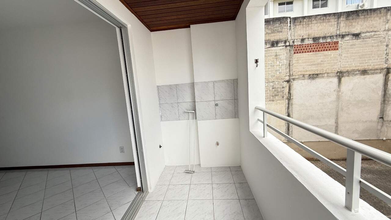 Apartamento à venda no Carvoeira: 