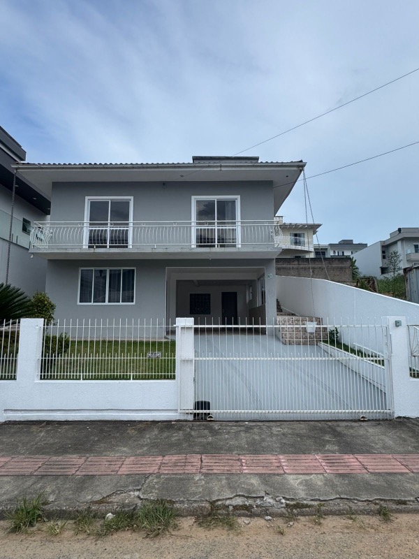 Casa para aluguel no Pedra Branca: 