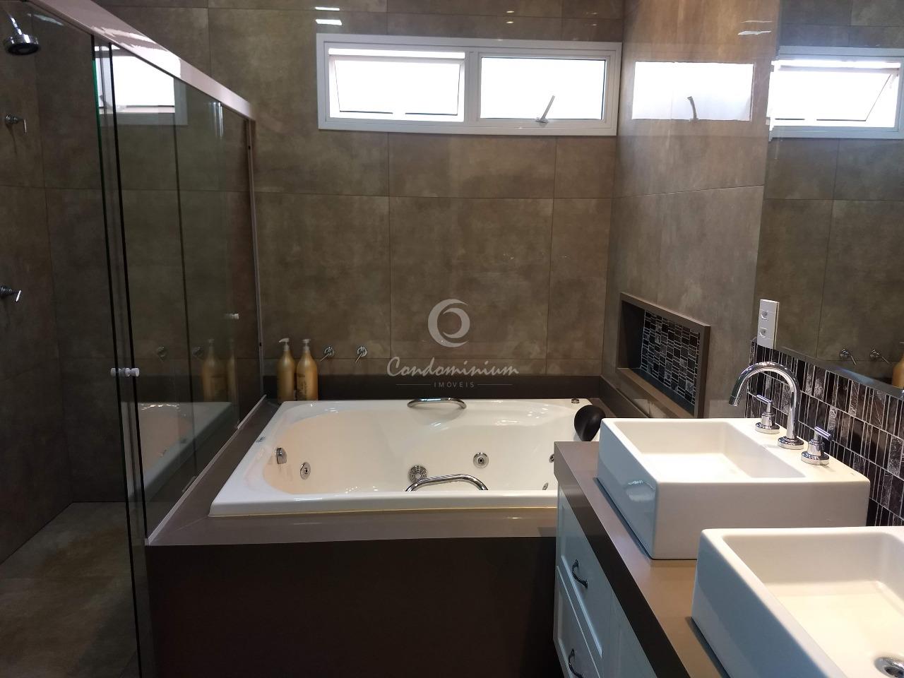 Casa de Condomínio com 3 quartos à venda, 243m² — foto 19 de 35
