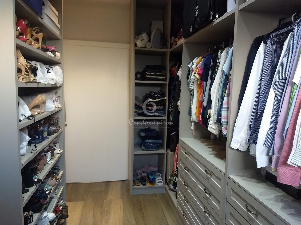 Casa de Condomínio com 3 quartos à venda, 243m² — foto 21 de 35