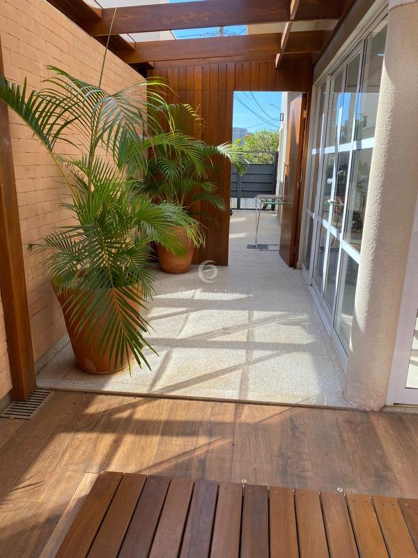 Casa de Condomínio com 3 quartos à venda, 243m² — foto 9 de 35