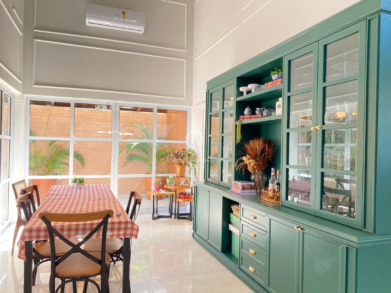 Casa de Condomínio com 3 quartos à venda, 243m² — foto 2 de 35