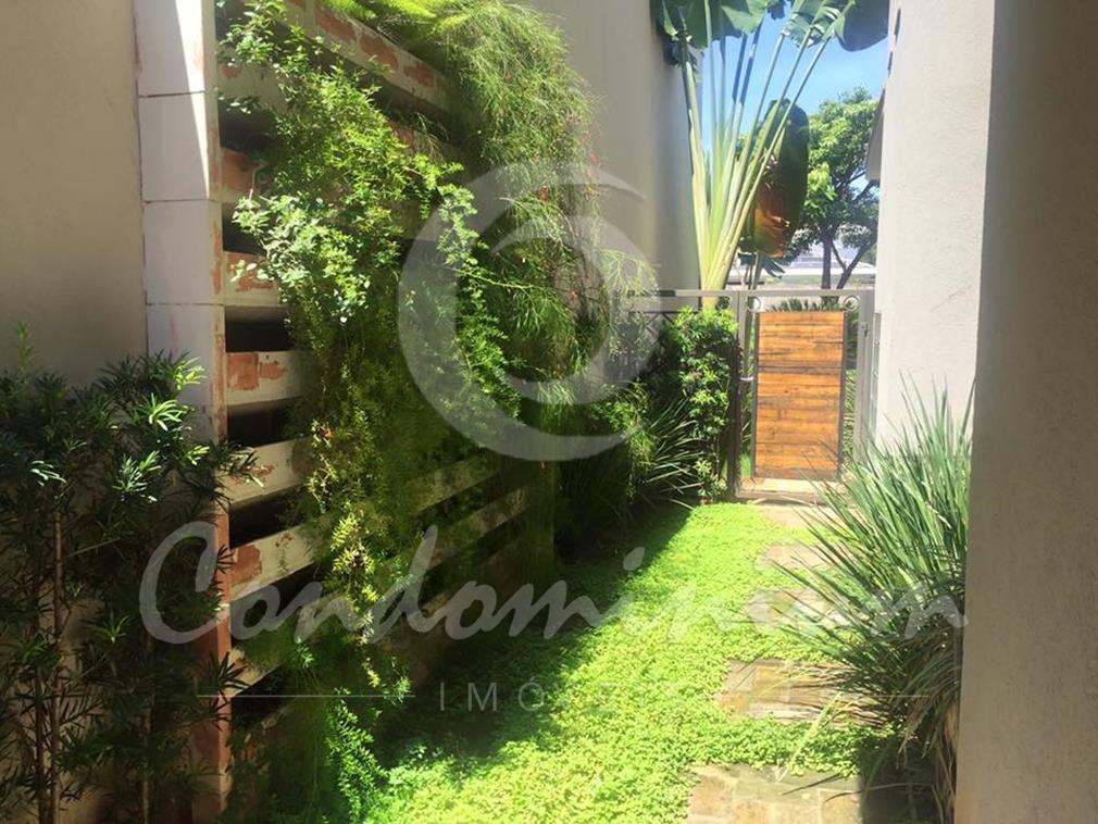 Casa de Condomínio com 3 quartos à venda, 300m² — foto 2 de 39