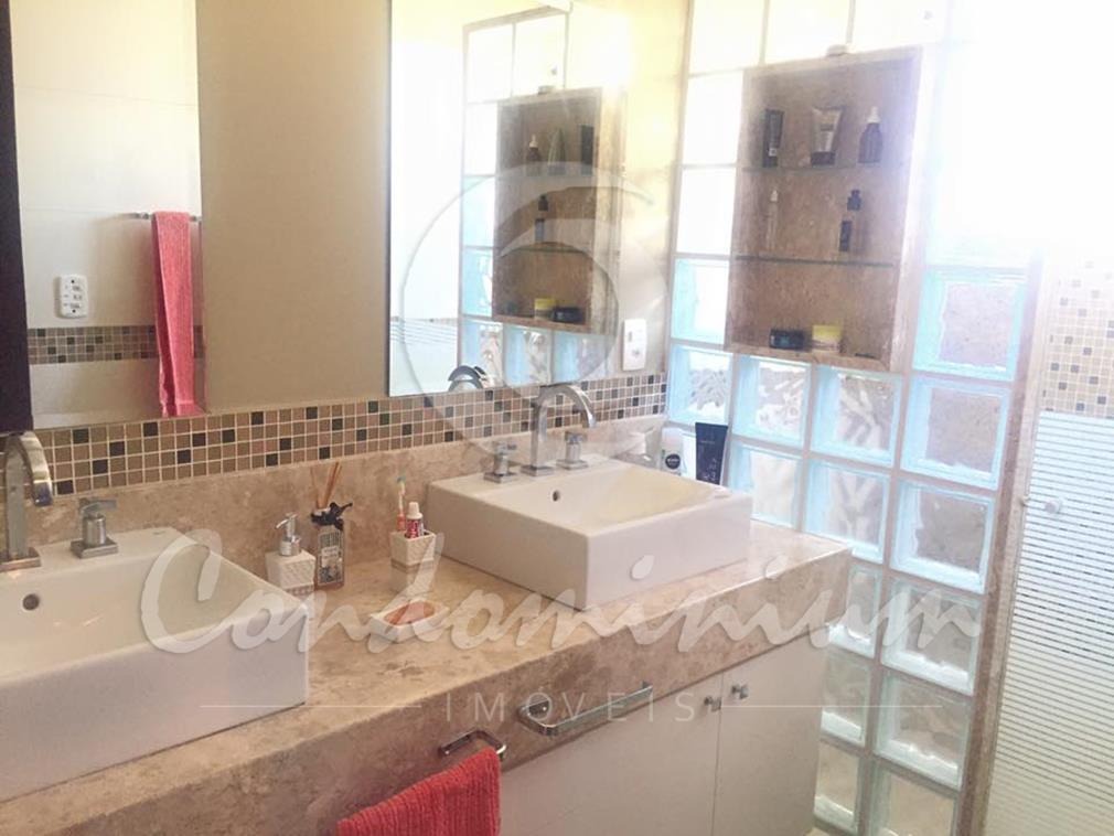 Casa de Condomínio com 3 quartos à venda, 300m² — foto 15 de 39