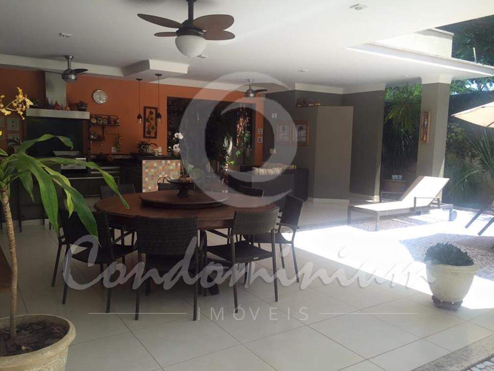 Casa de Condomínio com 3 quartos à venda, 300m² — foto 20 de 39