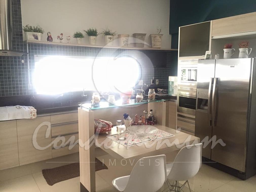 Casa de Condomínio com 3 quartos à venda, 300m² — foto 17 de 39