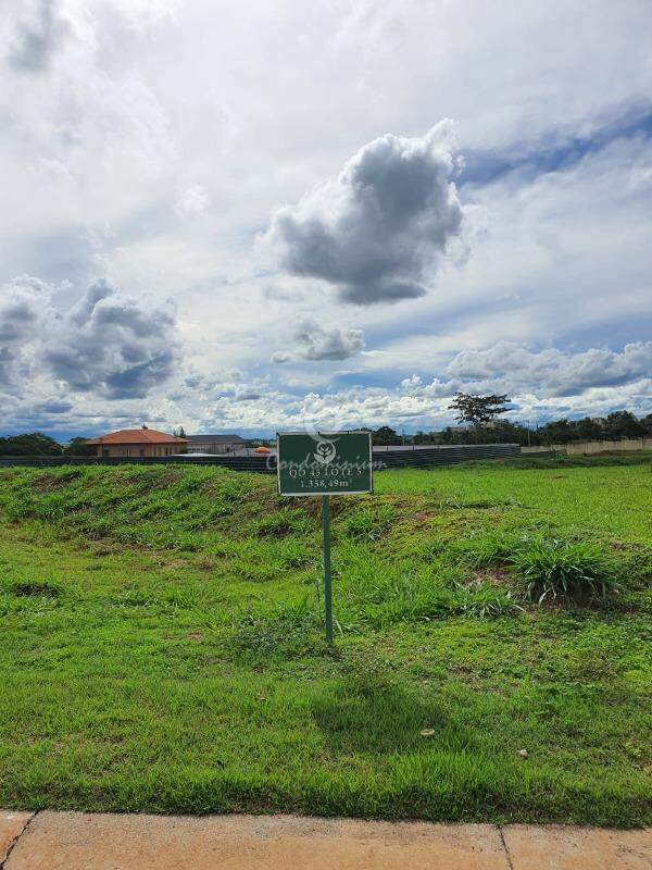 Terreno / Lote / Condomínio  à venda, 1358m² — foto 1 de 15