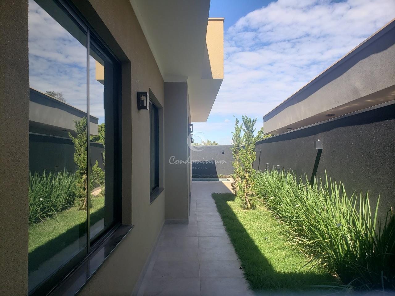 Casa de Condomínio  à venda, 445m² — foto 2 de 32