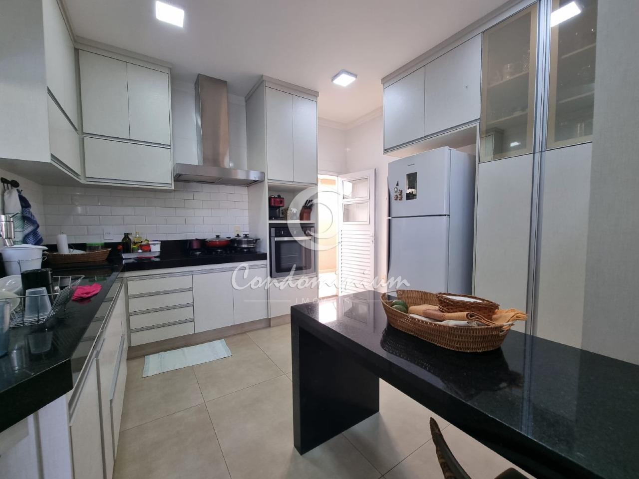 Casa de Condomínio com 3 quartos à venda, 280m² — foto 14 de 25