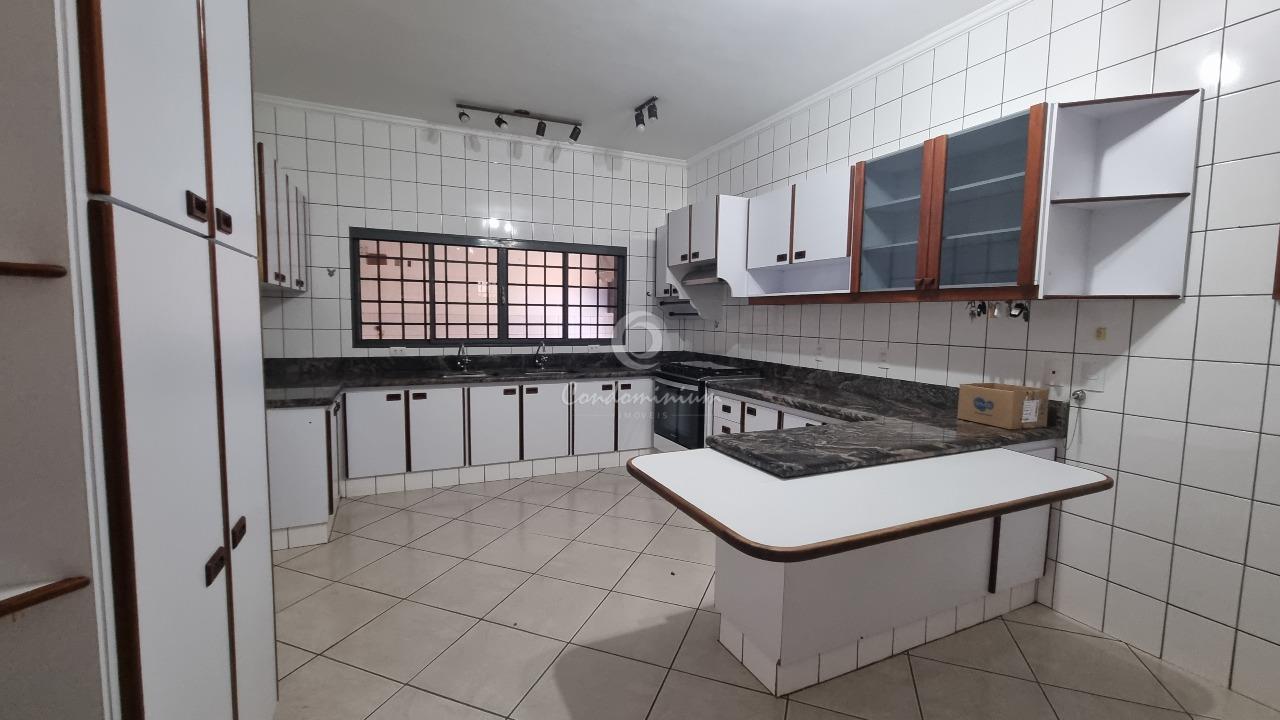 Casa com 3 quartos à venda, 380m² — foto 18 de 25