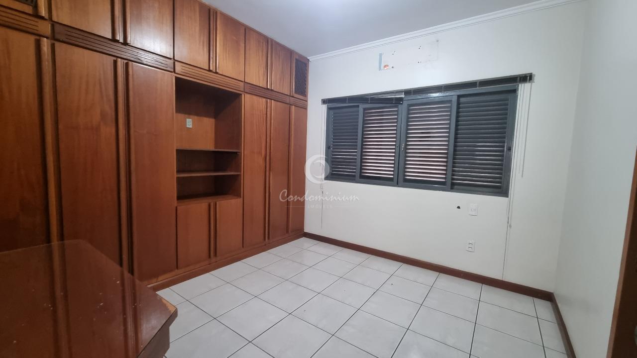 Casa com 3 quartos à venda, 380m² — foto 19 de 25