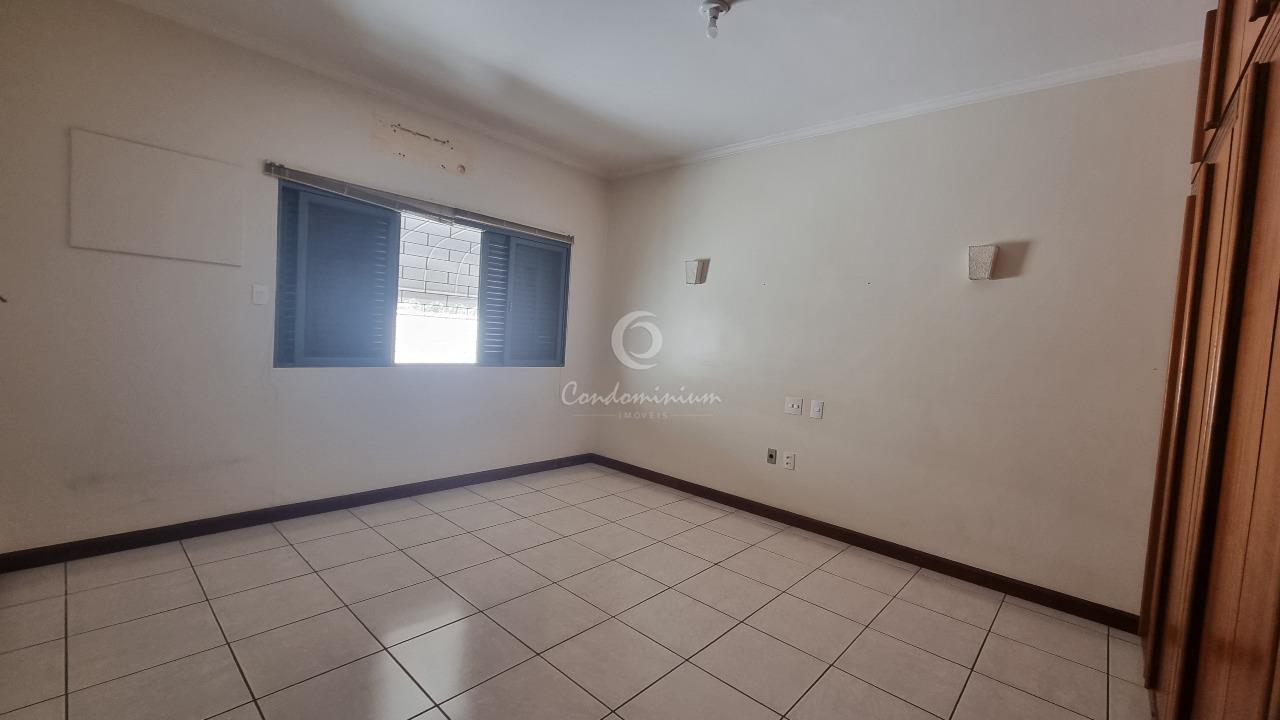 Casa com 3 quartos à venda, 380m² — foto 22 de 25