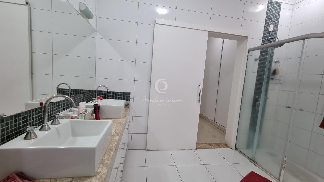 Casa de Condomínio com 3 quartos à venda, 255m² — foto 24 de 33